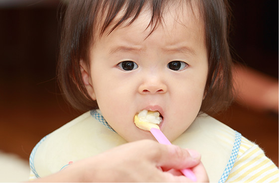 写真:離乳食の調味料に悩んでいる